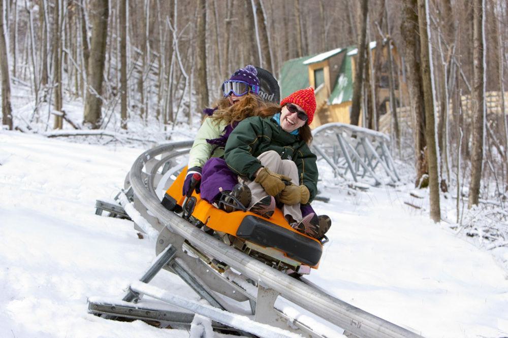 Hope Lake Lodge & Indoor Waterpark Кортланд Екстериор снимка