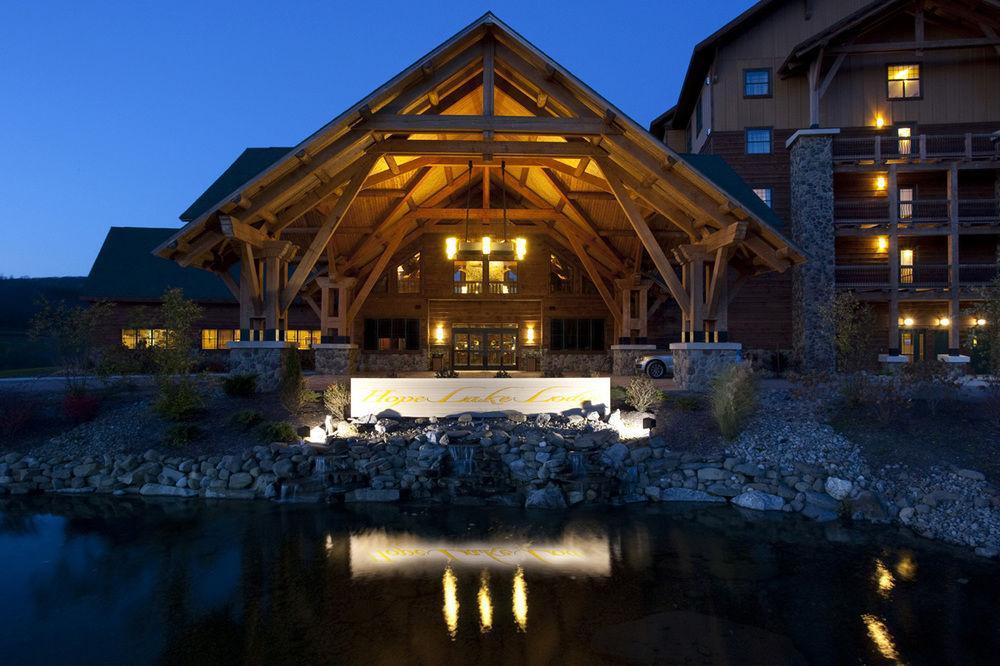 Hope Lake Lodge & Indoor Waterpark Кортланд Екстериор снимка