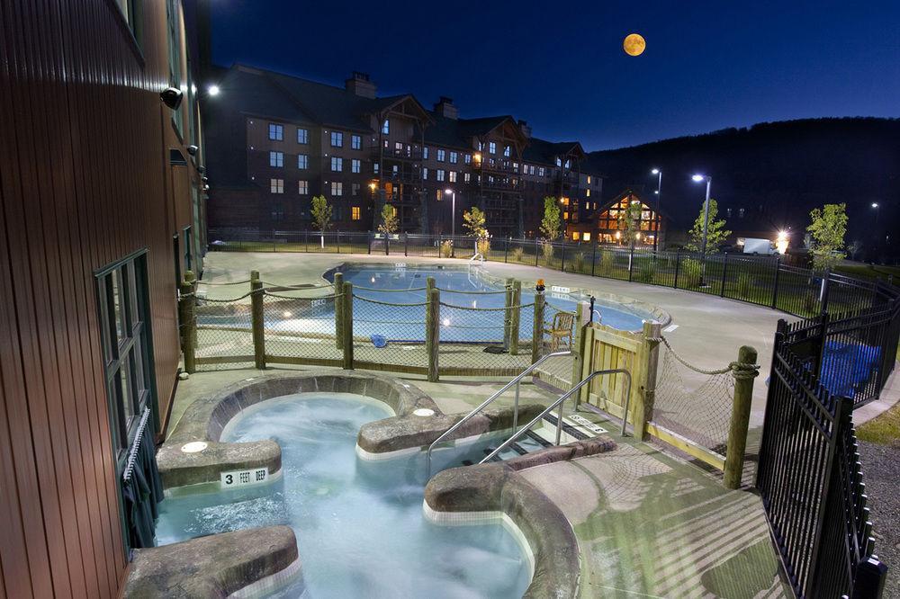 Hope Lake Lodge & Indoor Waterpark Кортланд Екстериор снимка