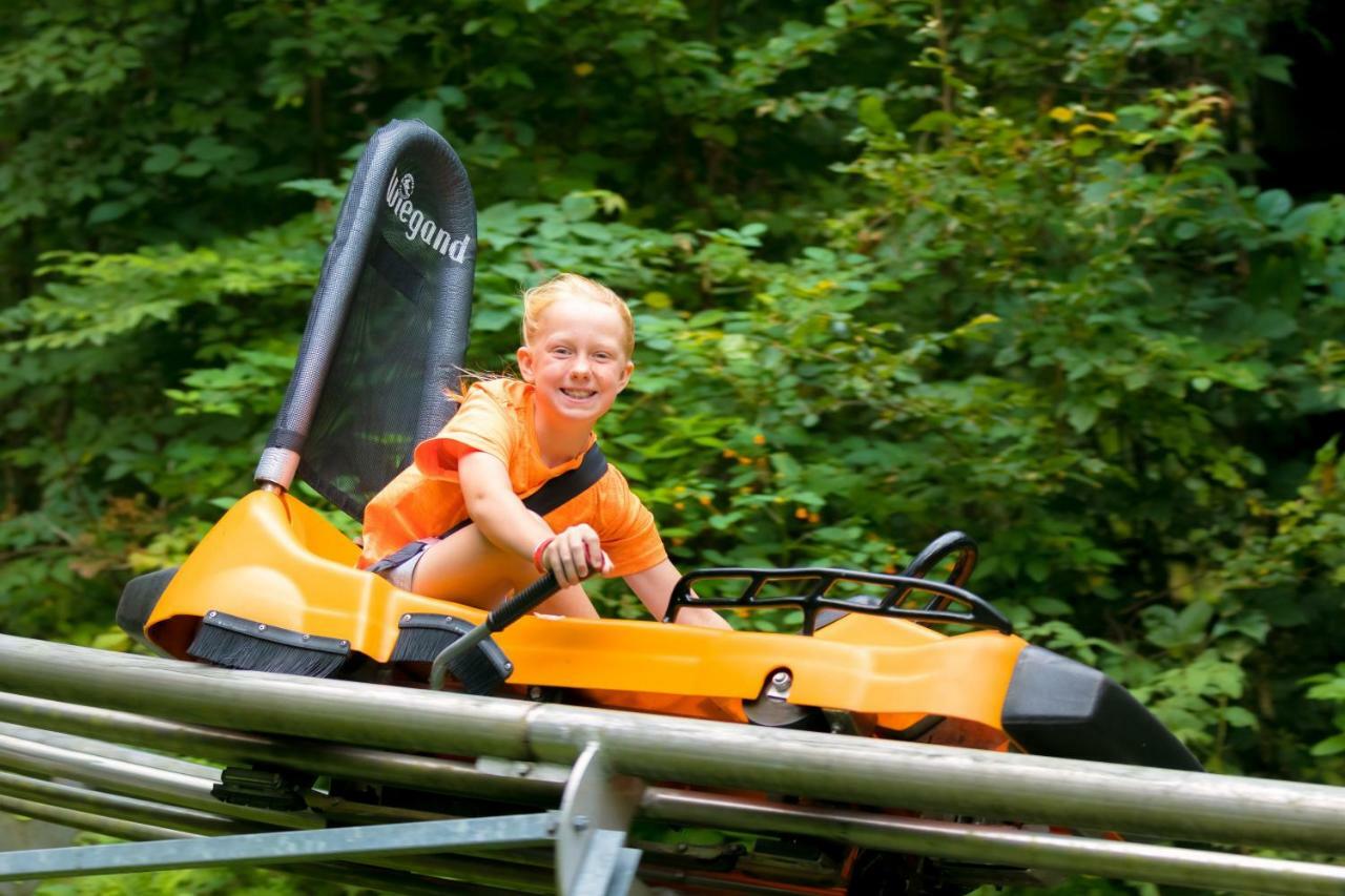 Hope Lake Lodge & Indoor Waterpark Кортланд Екстериор снимка